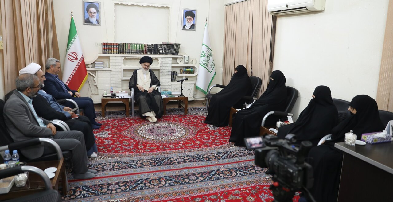 آیت الله حسینی بوشهری: بانوان می‌توانند ناهنجاری‌های اجتماعی را بهبود ببخشند