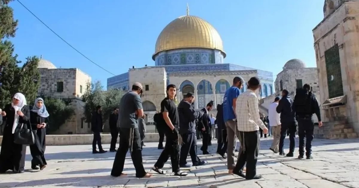 Hamas calls for increased Palestinian presence at Aqsa Mosque