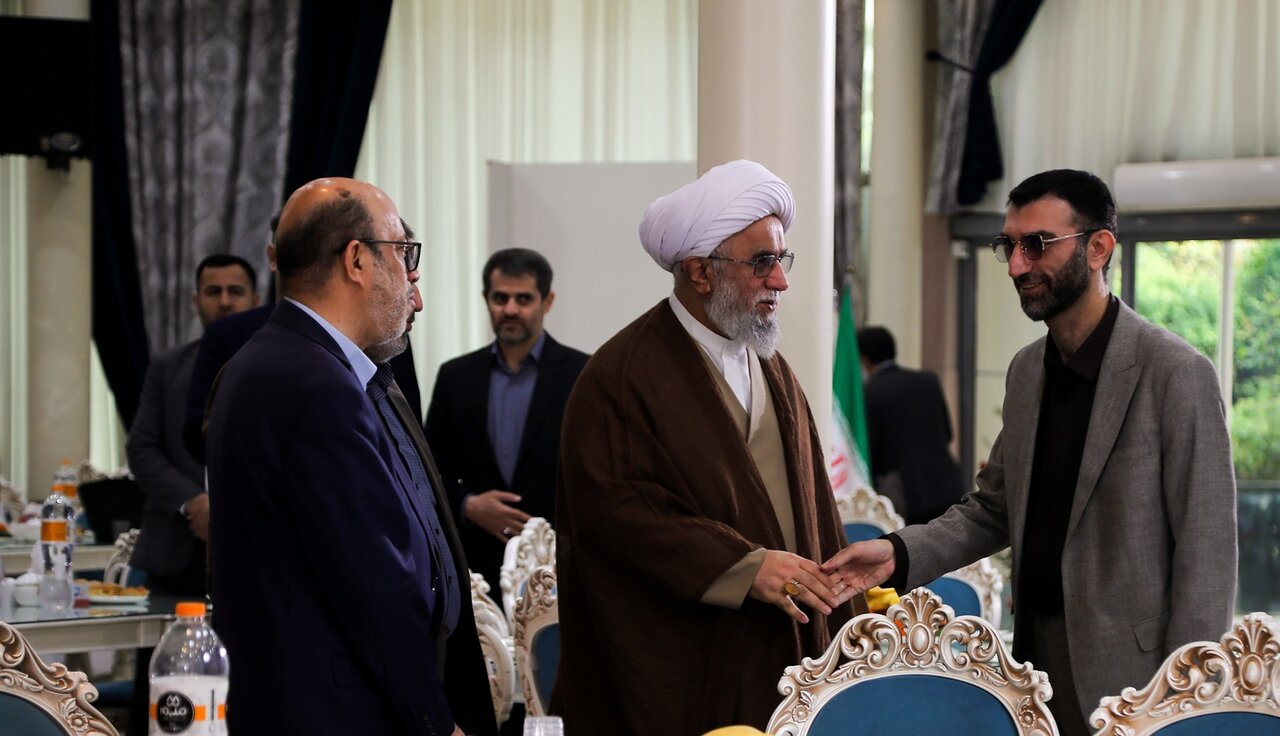  شبکه ثقلین با بهره‌گیری از ظرفیت رسانه‌ای جهان اسلام، به ترویج قرآن و فرهنگ اهل‌بیت(ع) متعهد است
