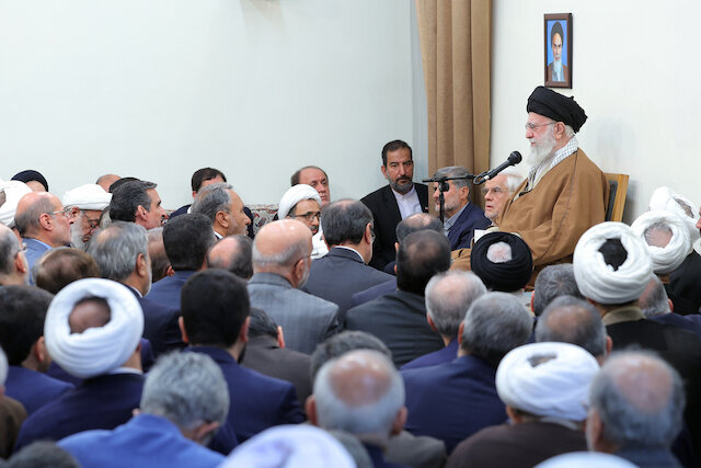 Imam Khamenei: We're neither overly optimistic nor overly pessimistic about Oman talks