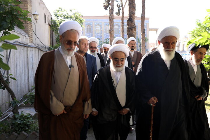 Photos: Head of Iran's Seminaries attends Shah Abdol-Azim Shrine
