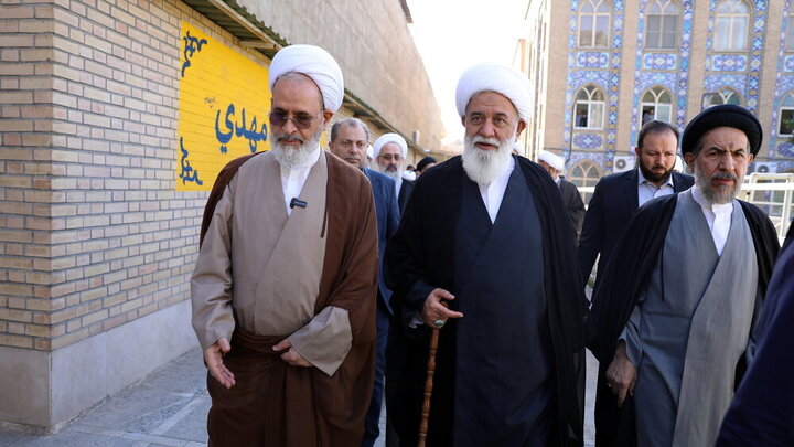 Photos: Head of Iran's Seminaries attends Shah Abdol-Azim Shrine