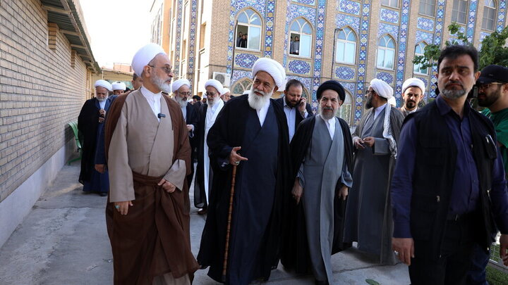 Photos: Head of Iran's Seminaries attends Shah Abdol-Azim Shrine