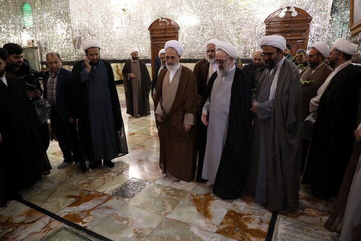 Photos: Head of Iran's Seminaries attends Shah Abdol-Azim Shrine