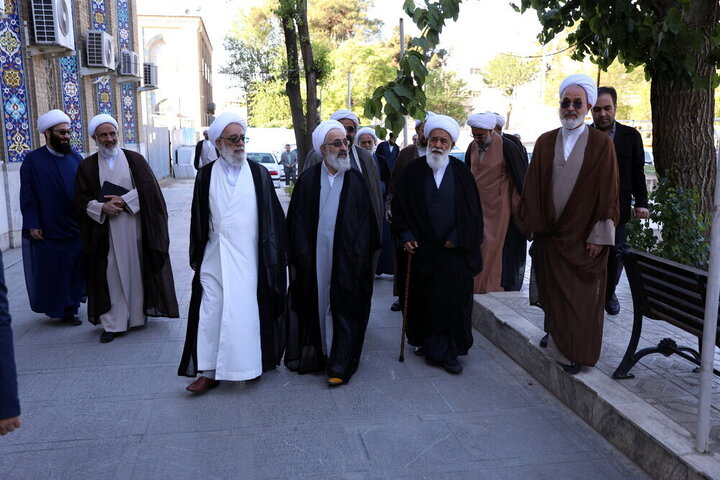 Photos: Head of Iran's Seminaries attends Shah Abdol-Azim Shrine