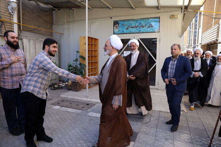 Photos: Head of Iran's Seminaries attends Shah Abdol-Azim Shrine