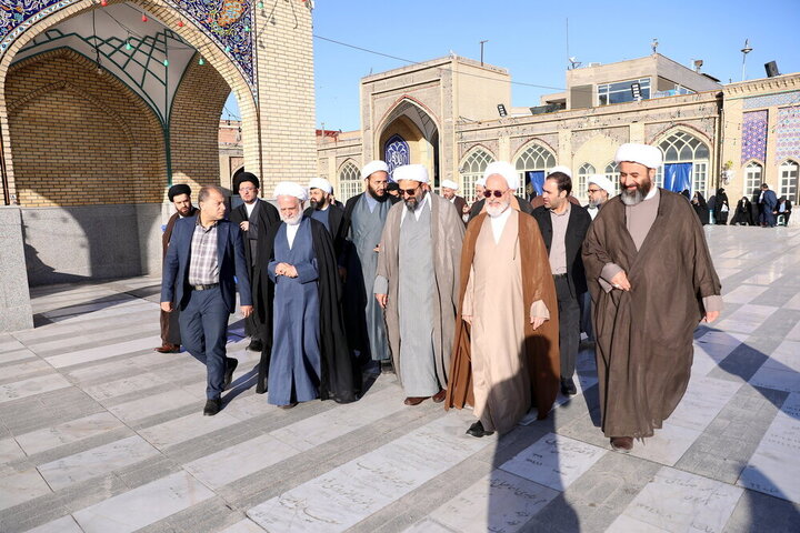 Photos: Head of Iran's Seminaries attends Shah Abdol-Azim Shrine