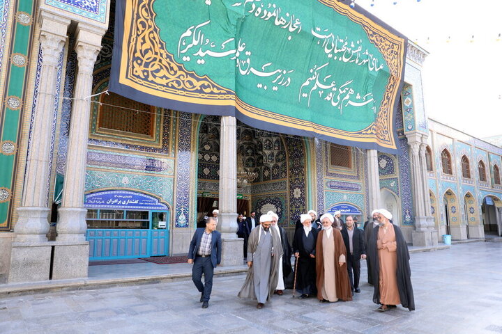 Photos: Head of Iran's Seminaries attends Shah Abdol-Azim Shrine