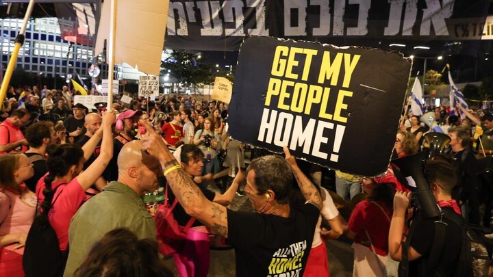 Photos: Anti-Netanyahu protest held in Tel Aviv