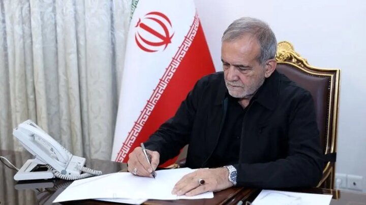 Iran President offers condolences on passing of Pope Francis