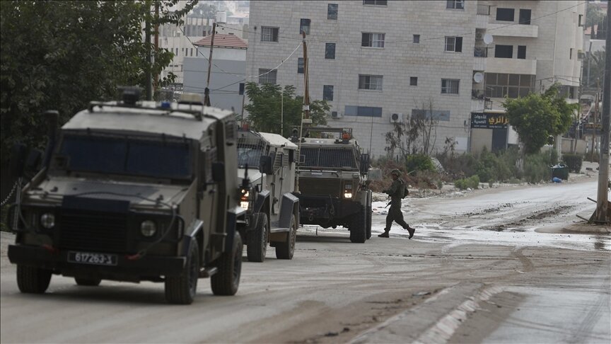 Zionist forces raid homes, school in Quneitra
