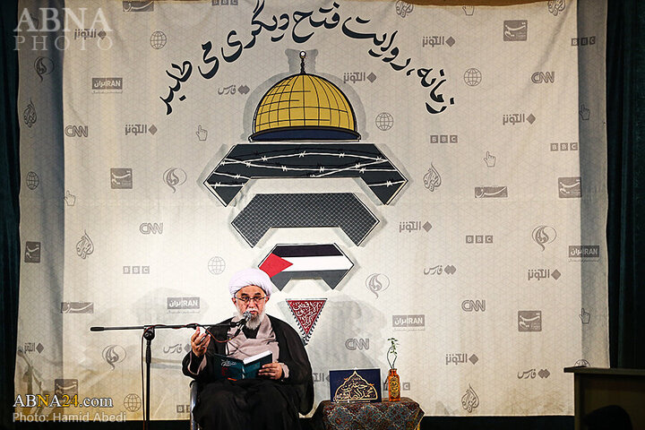 Photos: Memorial ceremony of martyrs of Haqqani Seminary held with presence of Ayatollah Ramazani