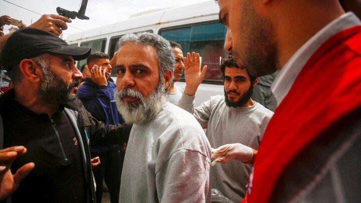 Photos: 12 Palestinians released from Israeli prisons
