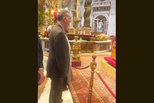 Iranian Culture Minister pays tribute to Pope Francis