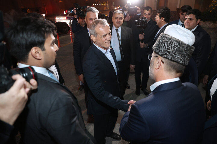 Photos: Iran President visits Bibi-Heybat shrine in Baku