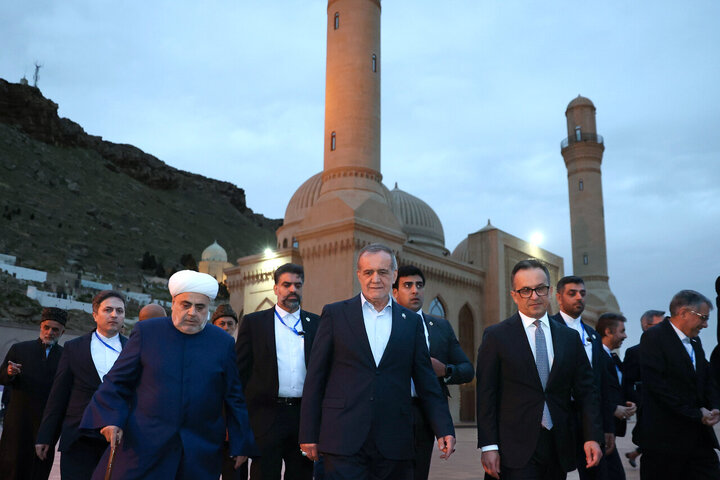 Photos: Iran President visits Bibi-Heybat shrine in Baku