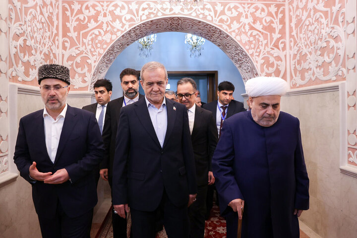Photos: Iran President visits Bibi-Heybat shrine in Baku