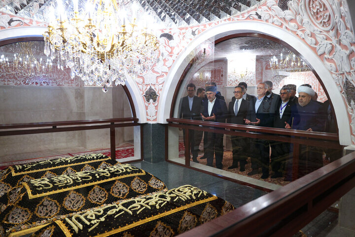 Photos: Iran President visits Bibi-Heybat shrine in Baku