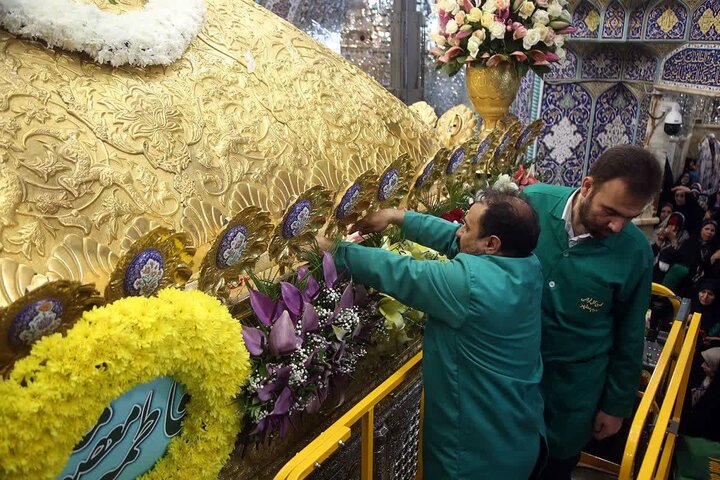 Photos: Hazrat Masoumeh shrine decorated with flowers on Karamat Decade