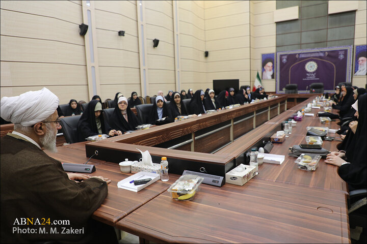Photos: Group of students from University of Gilan Province with Ayatollah Ramazani