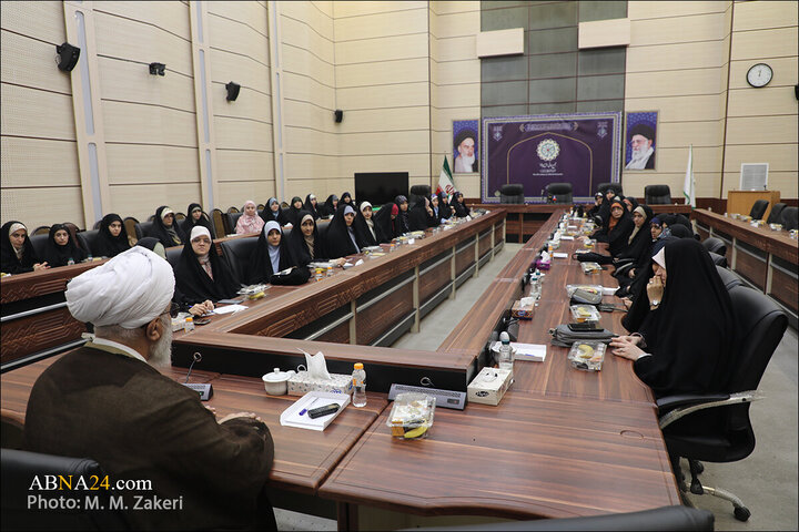 Photos: Group of students from University of Gilan Province with Ayatollah Ramazani