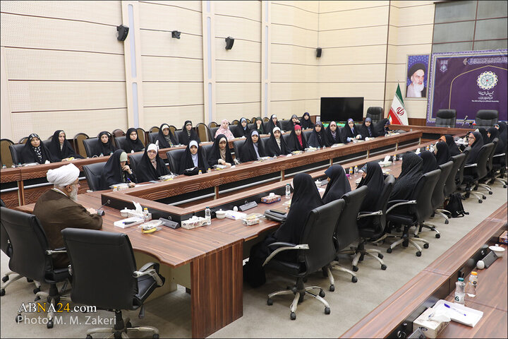 Photos: Group of students from University of Gilan Province with Ayatollah Ramazani
