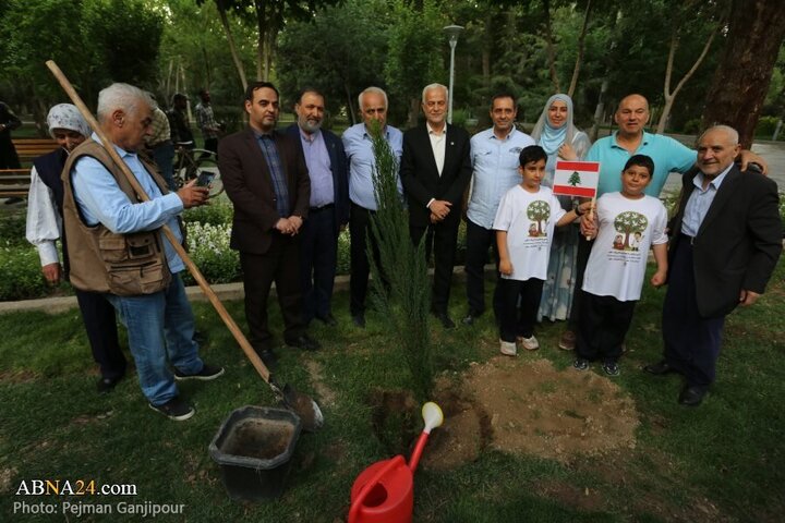 Photos: Peace tree planted by guests of third international Iran-Africa summit in Isfahan