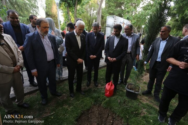 Photos: Peace tree planted by guests of third international Iran-Africa summit in Isfahan