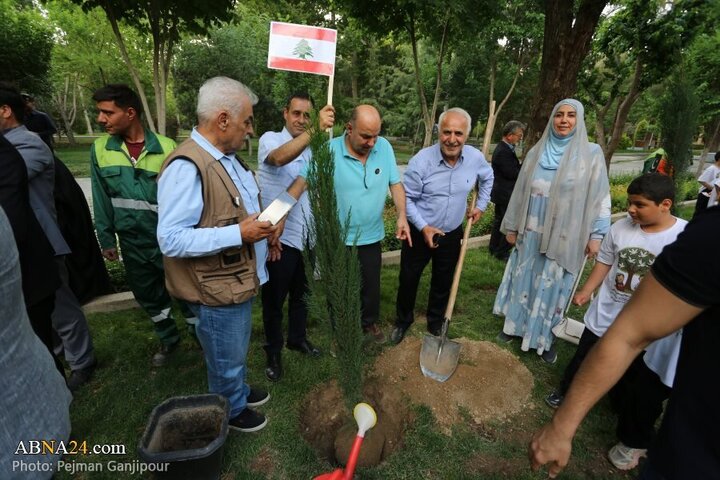 Photos: Peace tree planted by guests of third international Iran-Africa summit in Isfahan