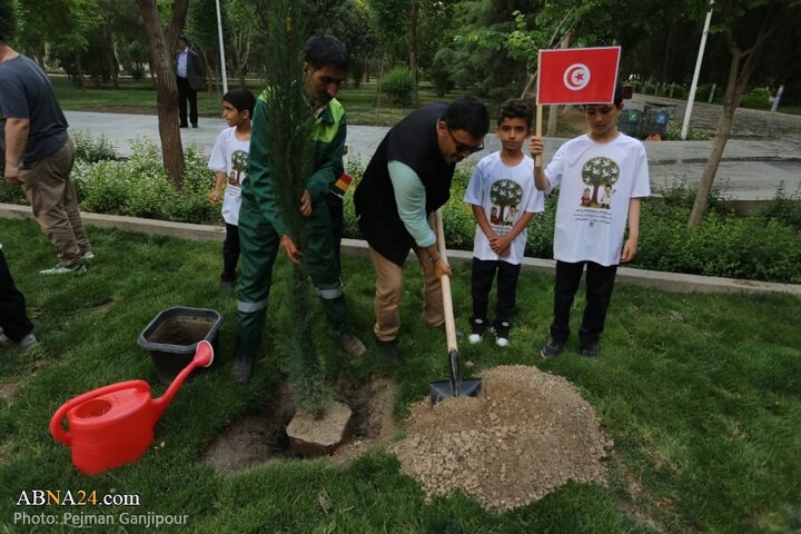 Photos: Peace tree planted by guests of third international Iran-Africa summit in Isfahan