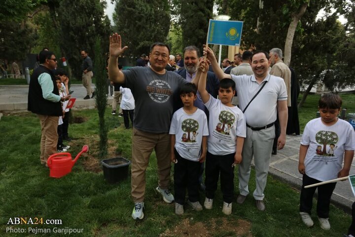 Photos: Peace tree planted by guests of third international Iran-Africa summit in Isfahan