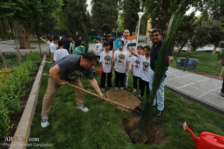 Photos: Peace tree planted by guests of third international Iran-Africa summit in Isfahan