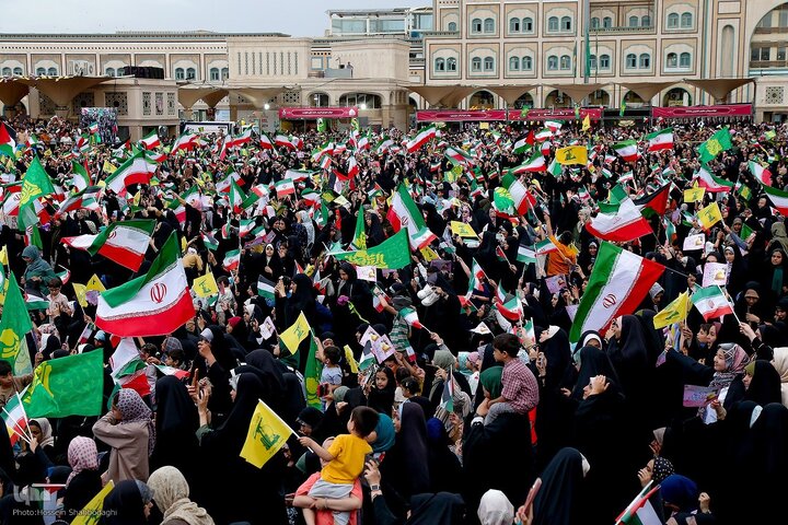 Photos: Thousands attend 'Mahfel' Quranic gathering in Qom, Iran