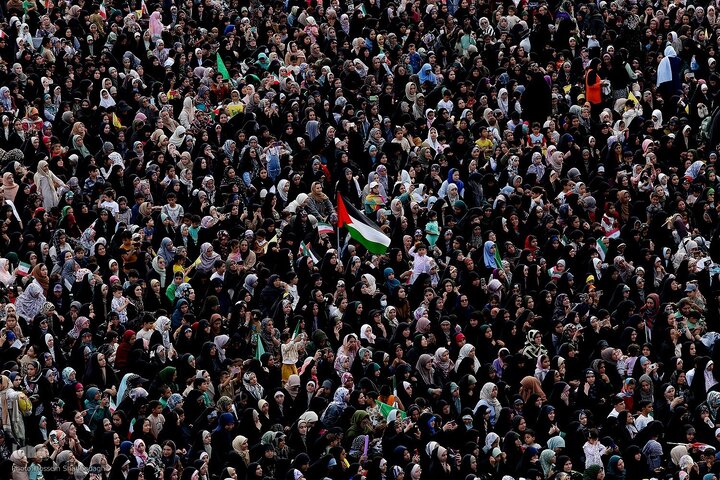 Photos: Thousands attend 'Mahfel' Quranic gathering in Qom, Iran