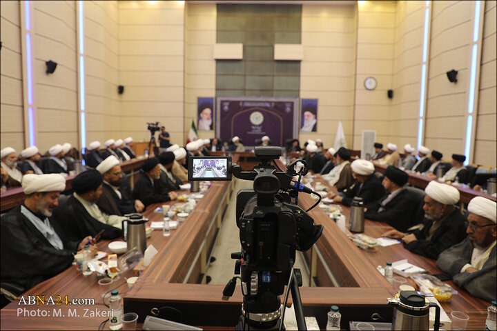 دیدار علمای حوزه علمیه نجف اشرف با دبیرکل مجمع جهانی اهل‌بیت(ع)