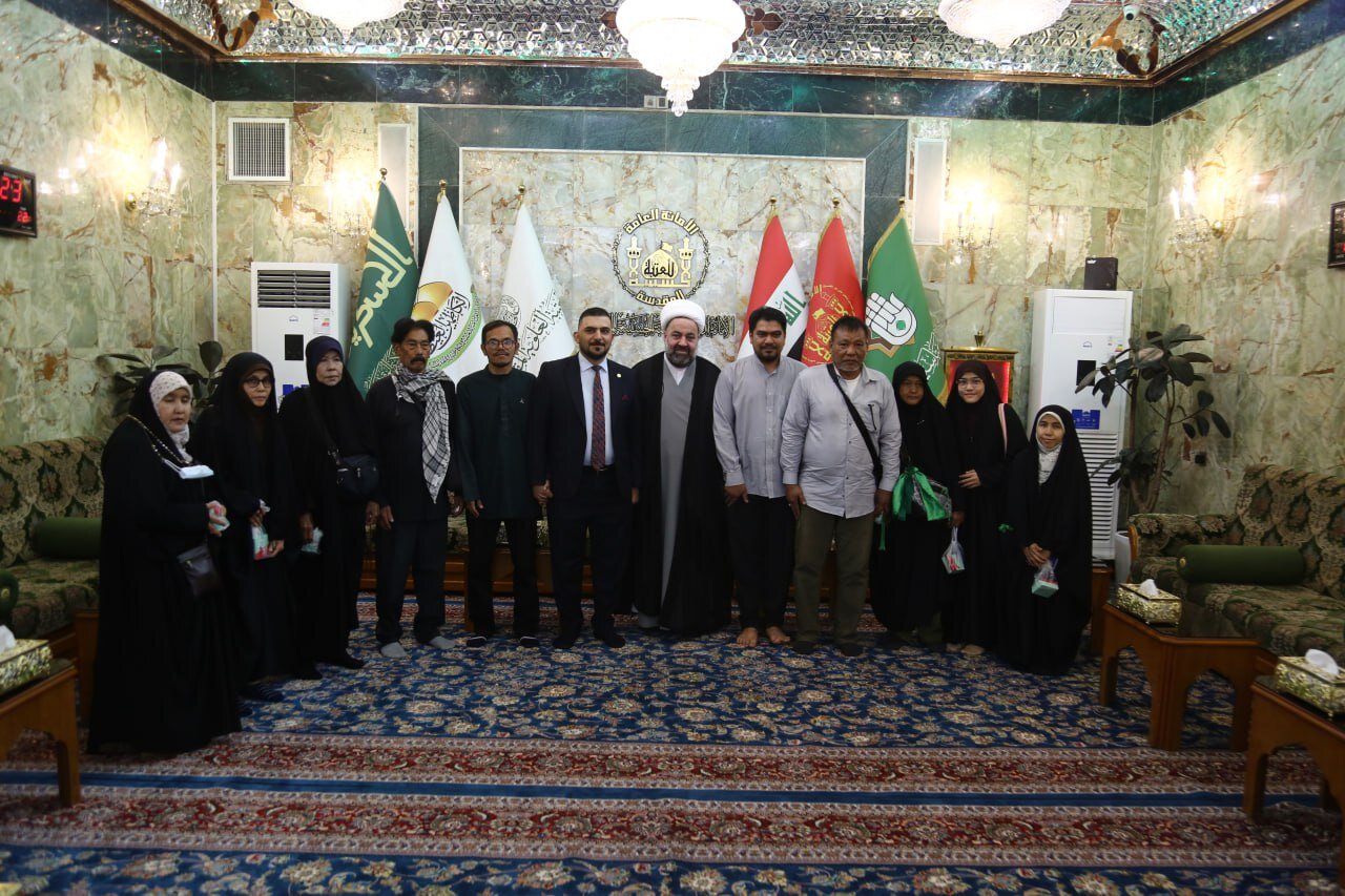 شیعیان تایلندی از حرم امام حسین (ع) دیدن کردند/ شمار پیروان اهل‌بیت(ع) در تایلند به ۷۵ هزار نفر می‌رسد