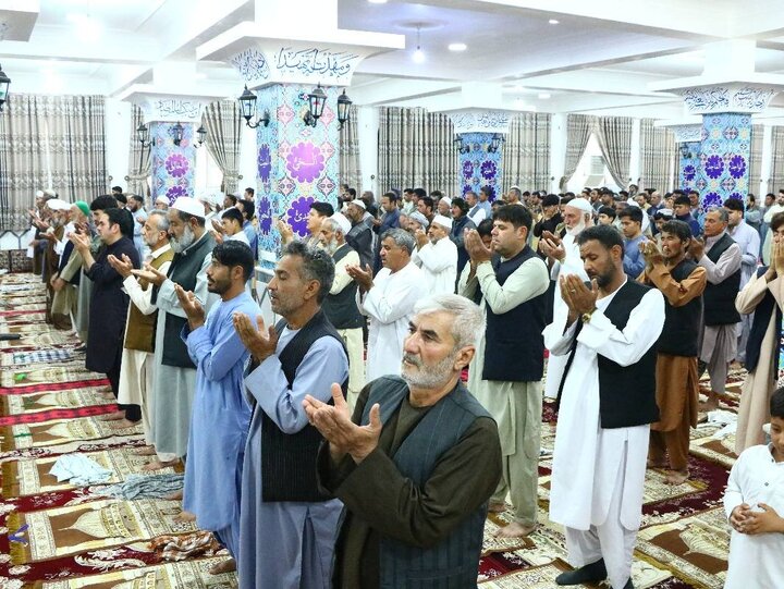 Photos: Friday prayers of Herat Shias held at Mahdieh