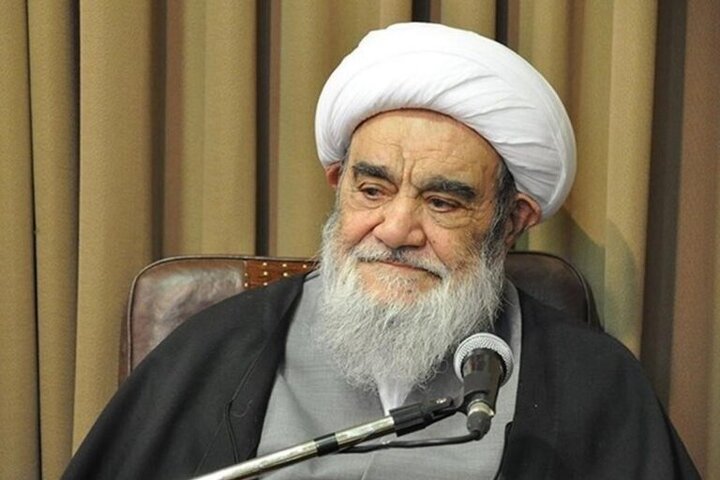 آیت الله مظاهری: توجه علامه نائینی به مسایل سیاسی و اجتماعی مسلمانان درسی برای همگان است