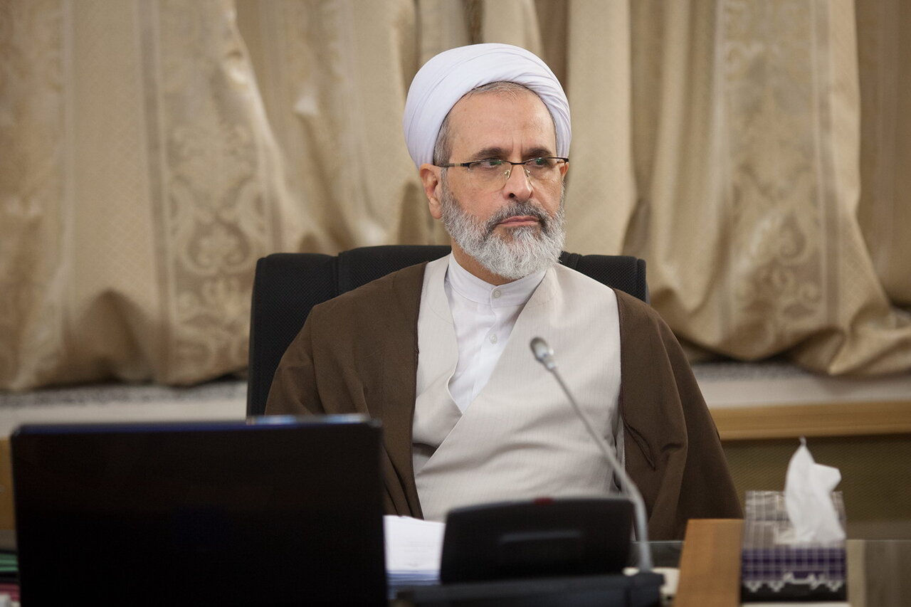 Head of Iran's seminaries congratulates National Teacher’s Day