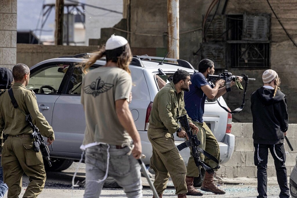 Extremist Israeli Jewish settlers detain Palestinian journalists and activist in Ramallah