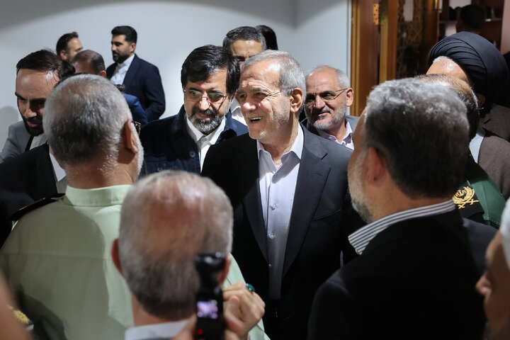 Photos: Pres. Pezeshkian visits Hazrat Masoumeh holy shrine in Qom