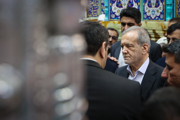 Photos: Pres. Pezeshkian visits Hazrat Masoumeh holy shrine in Qom