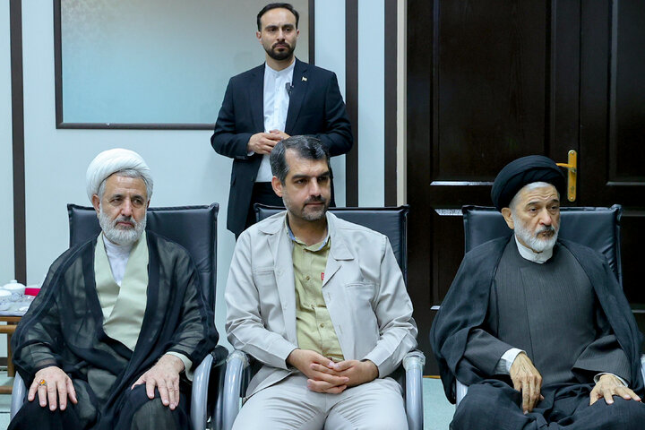 Photos: Pres. Pezeshkian visits Hazrat Masoumeh holy shrine in Qom