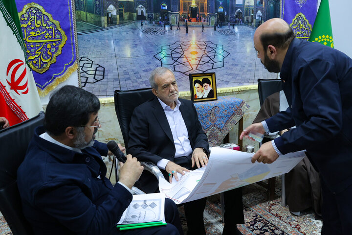 Photos: Pres. Pezeshkian visits Hazrat Masoumeh holy shrine in Qom