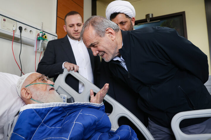 Pres. Pezeshkian visits Grand Ayatollah Nouri Hamedani in hospital