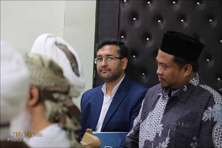 Photos: "WikiShia" managers meet with Ayatollah Sistani's representative in Iran