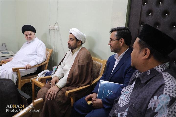 Photos: "WikiShia" managers meet with Ayatollah Sistani's representative in Iran