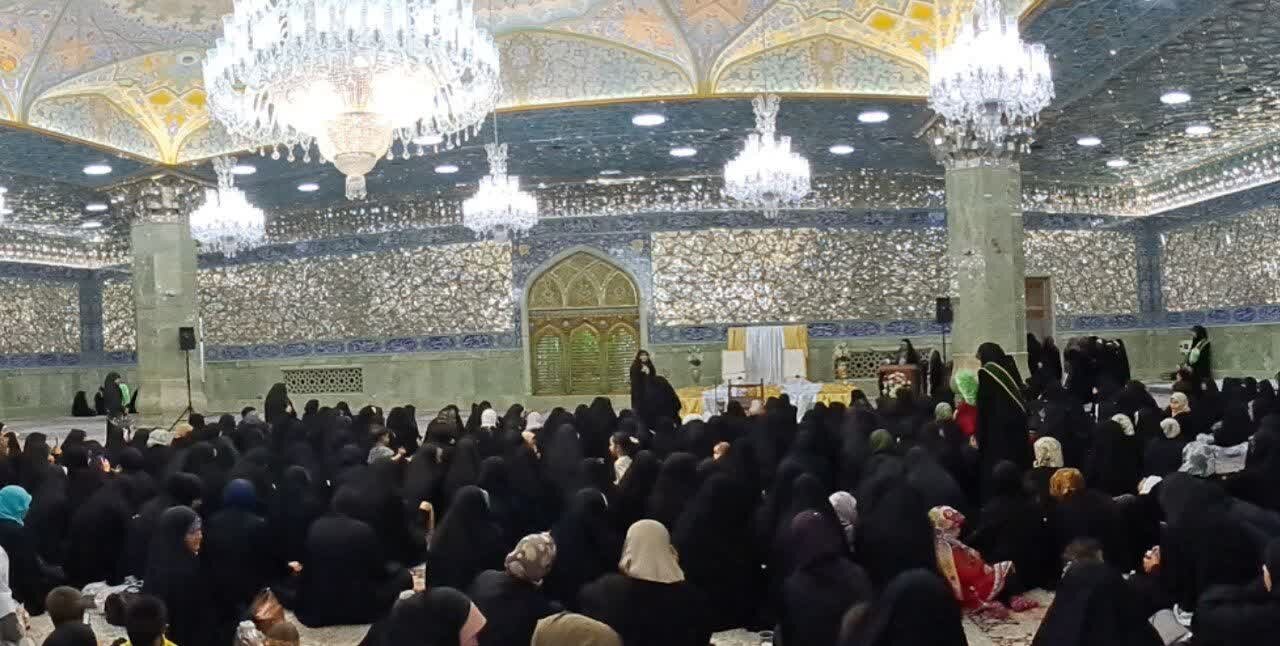 برگزاری گردهمایی سفیران کریمه با حضور گسترده طلاب خواهر بین‌الملل در شهر قم + تصاویر