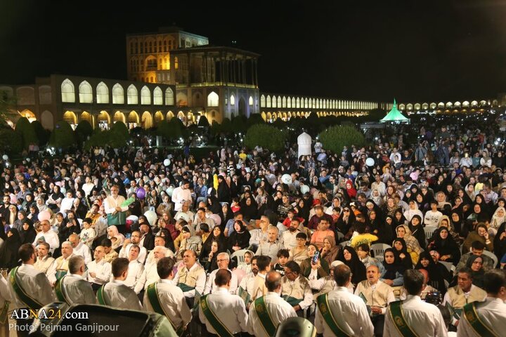 جشن بزرگ میلاد امام رضا(ع) در میدان امام خمینی(ره) اصفهان