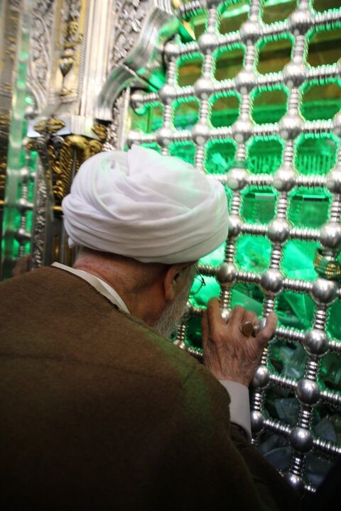 حضور آیت‌الله جوادی آملی در حرم مطهر حضرت امیرالمؤمنین(ع)